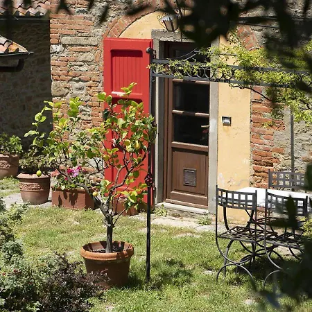 Borgo La Capraia Country house *